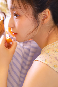 韩国三级年轻的小婊孑